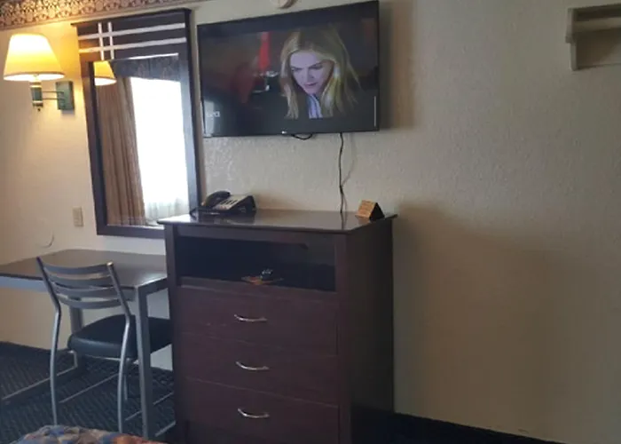 Regency Inn Motel By The Beach